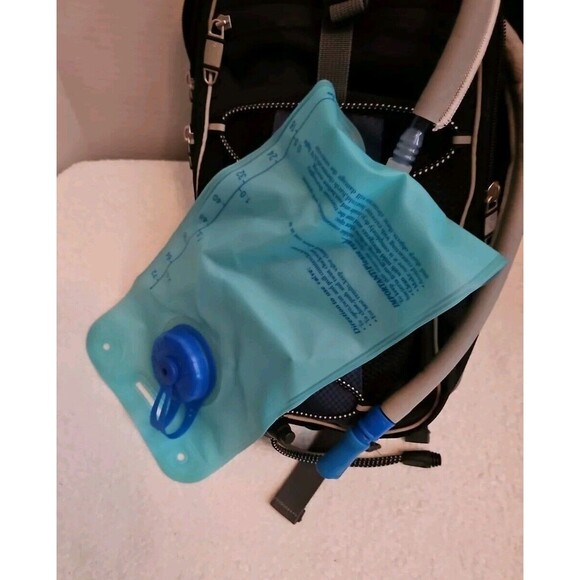 Columbus Hydration Pack Pre-owned Sanatized Great Condition Camelpack - Picture 9 of 9